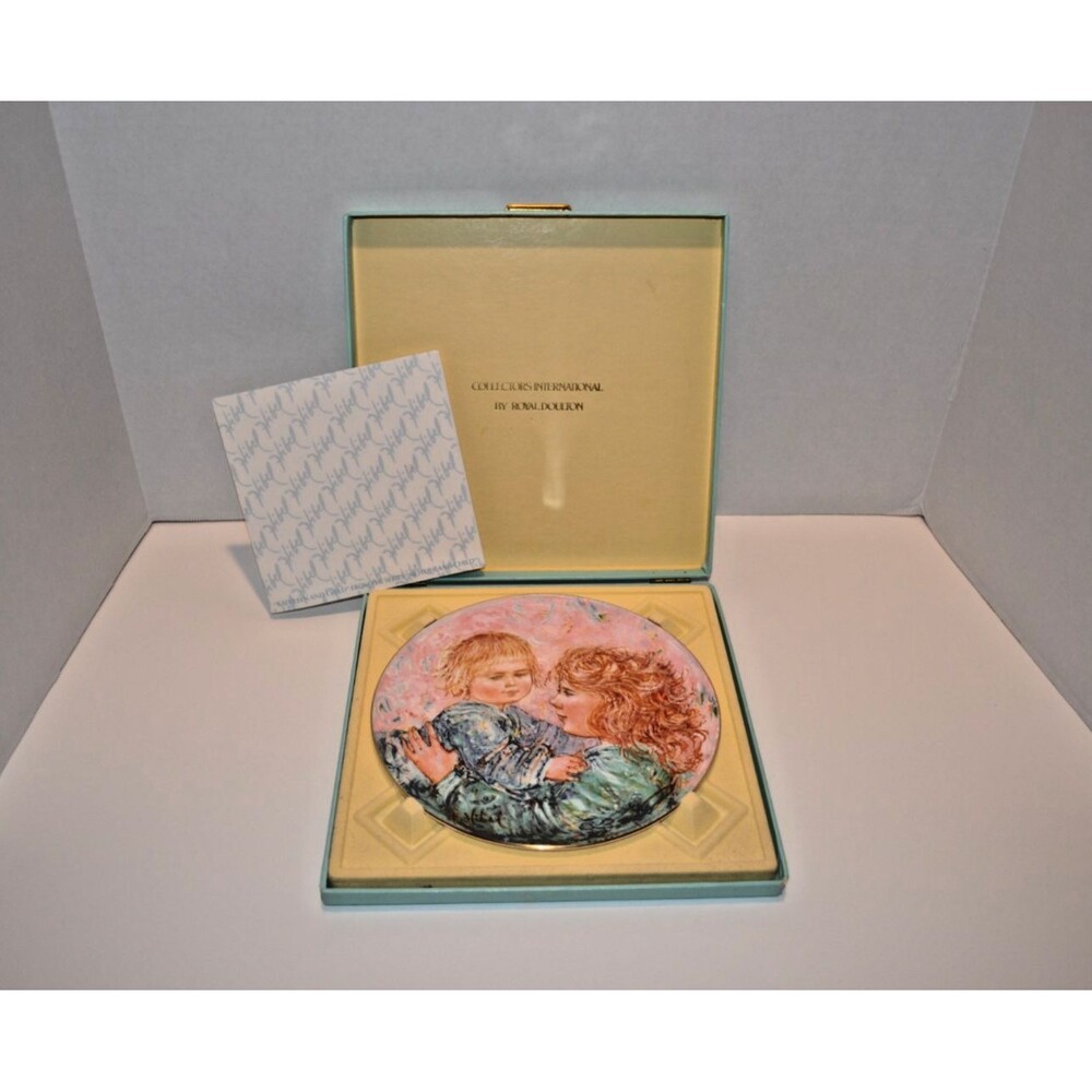 Royal Doulton Edna Hibel Collector Plate #5928 "Kathleen and Child" 1981 w/ Box